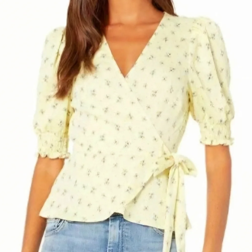 BCBGeneration Ditsy Floral , Wrap Top size Medium.. NWT - Picture 1 of 12